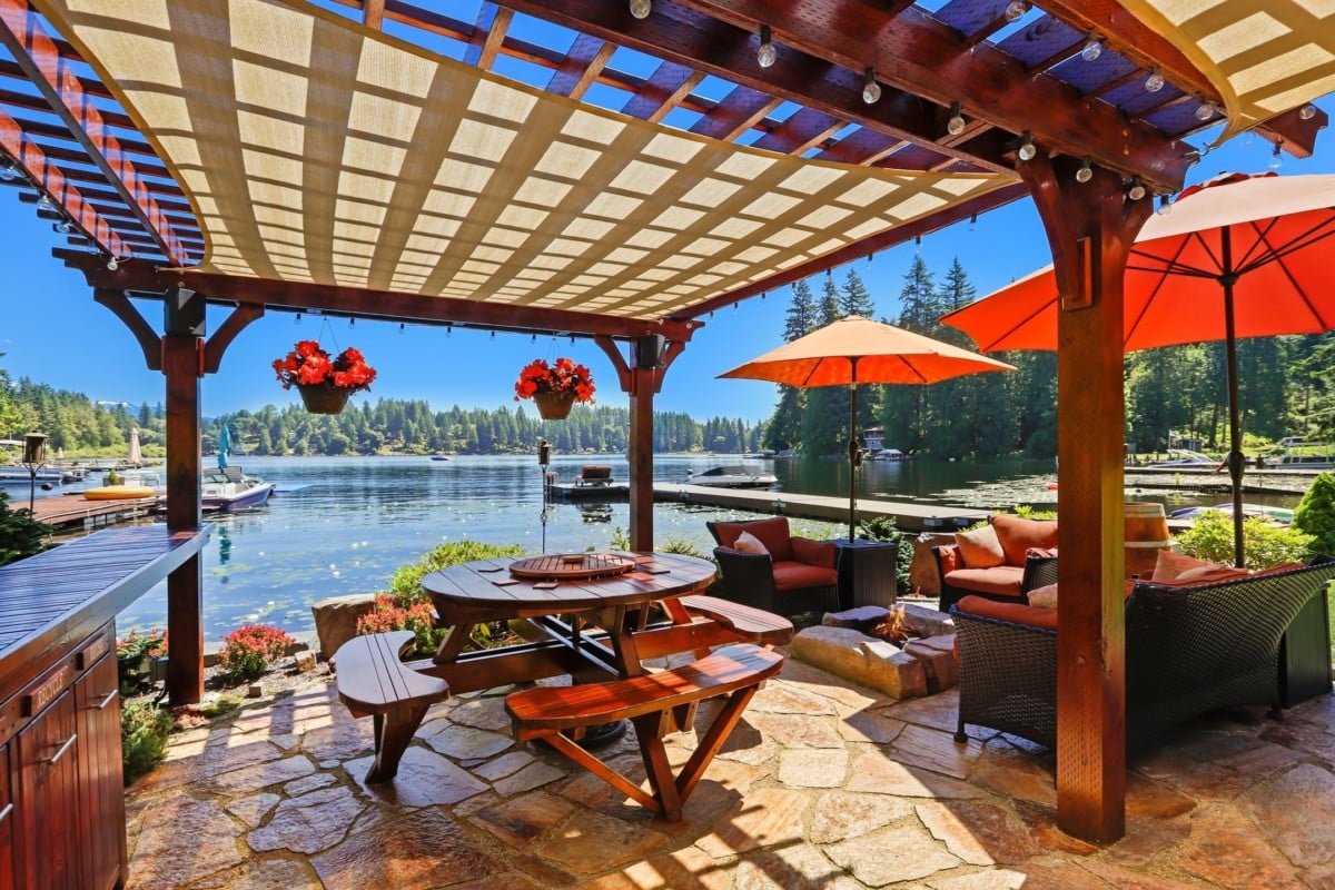 lakefront-home-with-tables-outdoor-living