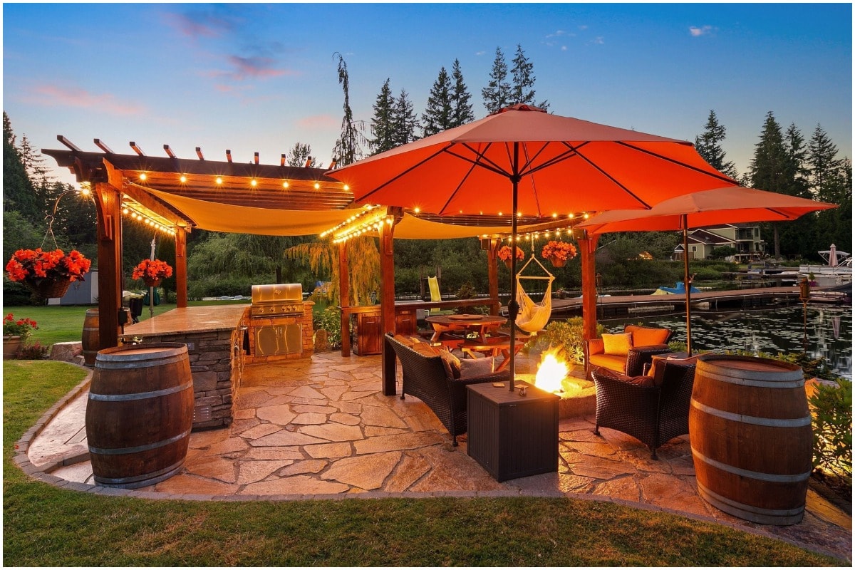 An outdoor kitchen living space