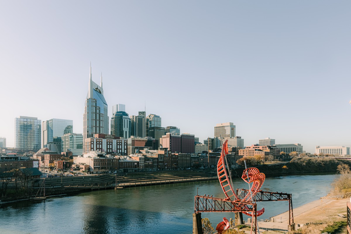nashville skyline overlooking the river with a clear sky