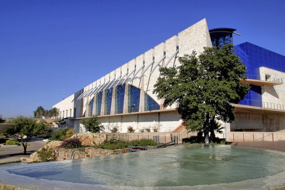A photo of the convention center building in San Antonio, taken by Stephen Fanning.